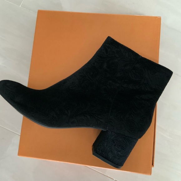UNISA Black Fabric Booties - Picture 3 of 16